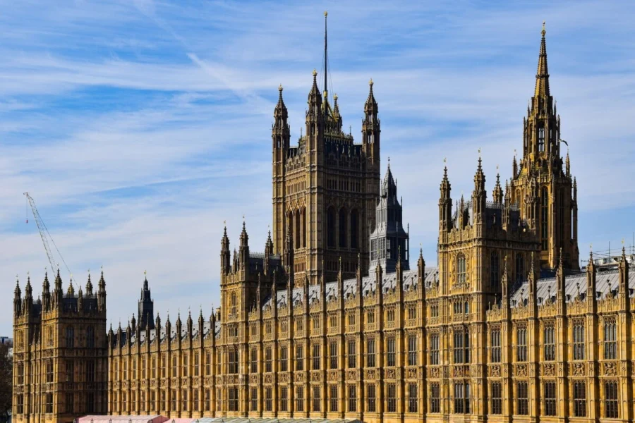 英国博彩税巨变：机台游戏税率上调，供应商责任转移，行业震动